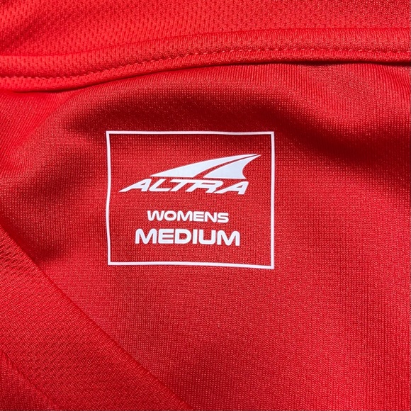 NEW Altra V-Neck Short Sleeve Red Activewear Top - Picture 5 of 7